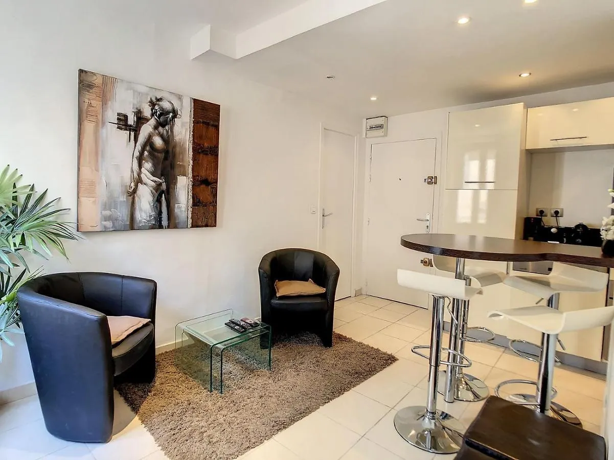 1 Bedroom Notre Dame 2 Mins From The Croisette And The Palais 225 칸느 아파트